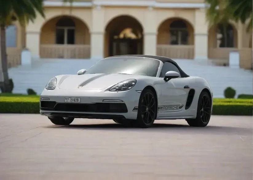 بورشه 718 Boxster موديل 2025 أو ما يماثلها