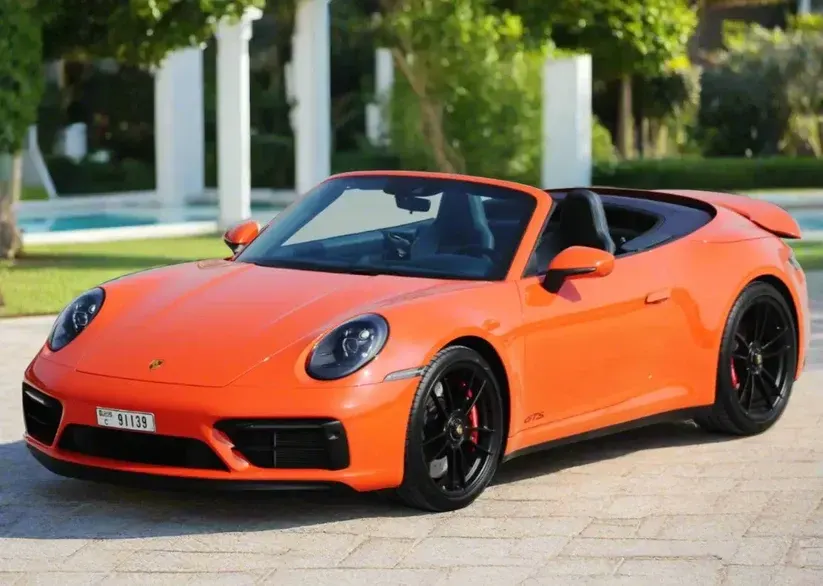 بورشه 911 كاريرا GTS 4 موديل 2023 أو ما شابه